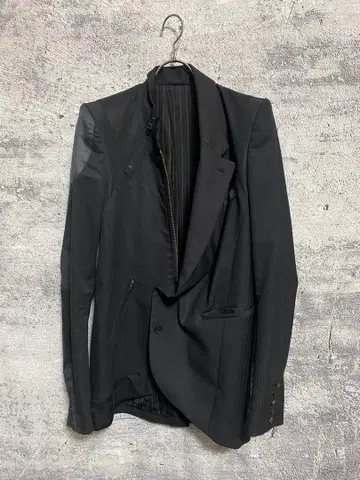 이프식스와즈나인 존윅 자켓