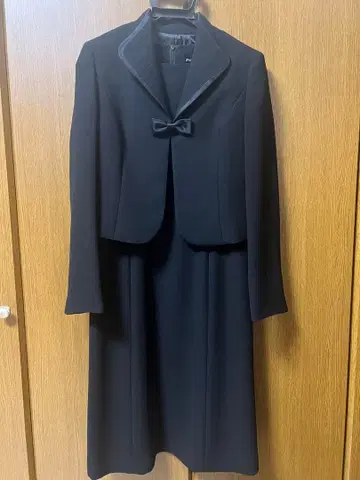 히로미치 나카노 상복 포멀