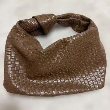 브라운 크로커다일 패턴 핸드백