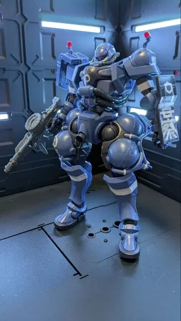 HG 군경 자쿠 완성품