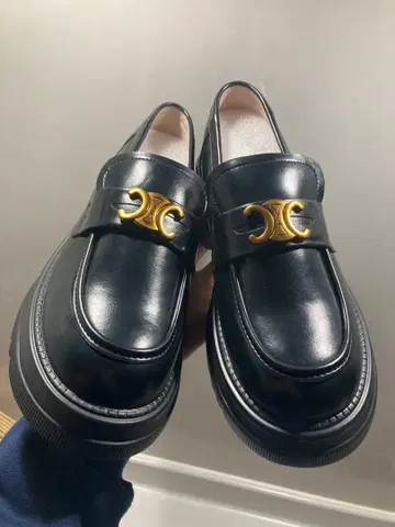 [ 미사용 새상품 ] 블랙 로퍼 골드 로고 24.5cm