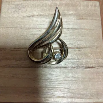 골드 곡선 디자인 브로치