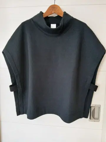 새상품급 PRE 블랙 하이넥 베스트