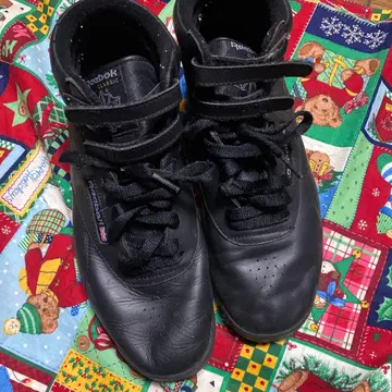 리복 클래식 블랙 하이컷 스니커즈 26cm 중고