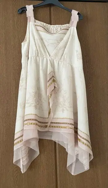 컨디션 최상 로즈 티아라 비대칭 밑단 탱크탑 XL 42