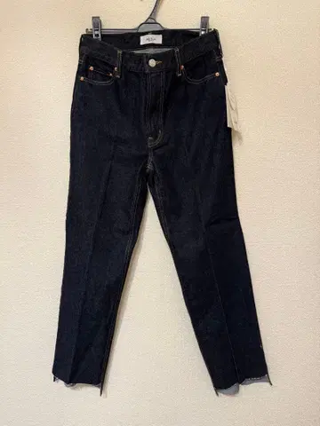 Mila Owen 밑단 단차 테이퍼드 데님 팬츠