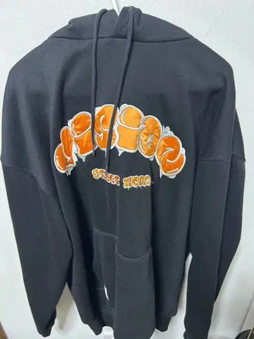 컬러풀 로고 블랙 후드티