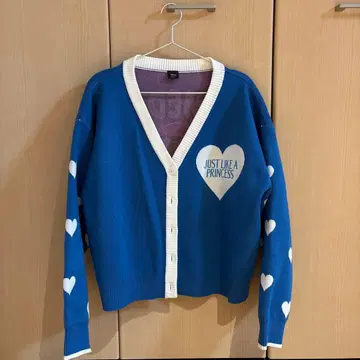 컨디션 최상 스노우 화이트 가디건 하트 무늬