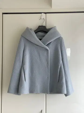 후드 부착 라이트 블루 A라인 자켓