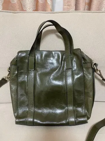 UTERQUE 우테르케 올리브 그린 가죽 숄더백