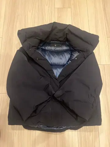 [유니클로] +J 질 샌더 콜라보 완판템 다운 네이비 L