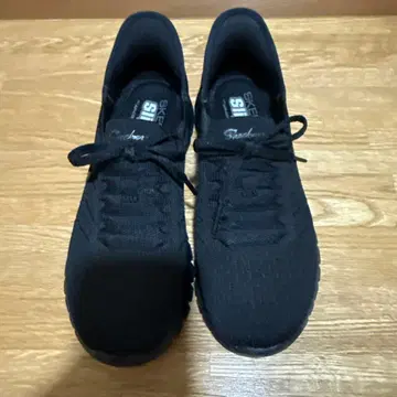 스케쳐스 블랙 컬러 슬립인 스니커즈 23.5cm