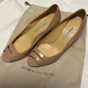 [ 새상품급 ] PELLICO 아넬리 베이지 오픈토 펌프스 38