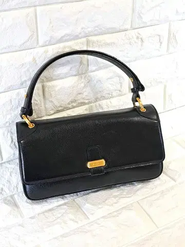 블랙 가죽 UNGARO 핸드백 골드 금장 장식