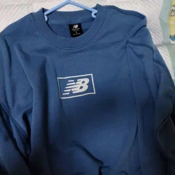 뉴발란스 블루 맨투맨 트레이닝복 S