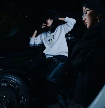 io 요코아리 VALLAD MUGSHOT HOODIE