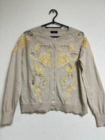 폴스미스 꽃무늬 자수 베이지 긴팔 가디건