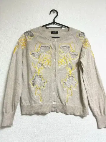 폴스미스 꽃무늬 자수 베이지 긴팔 가디건