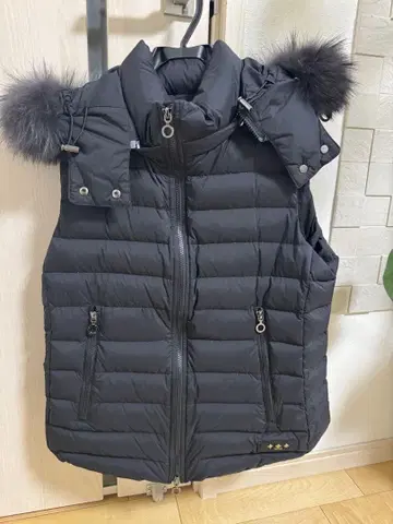 TARAS 블랙 다운 베스트 퍼 포함 사이즈 4