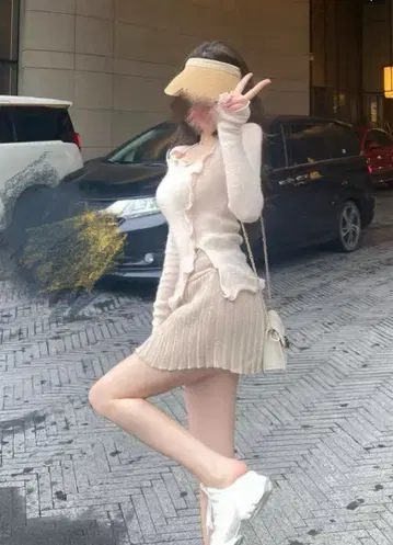 화이트 프릴 니트 가디건