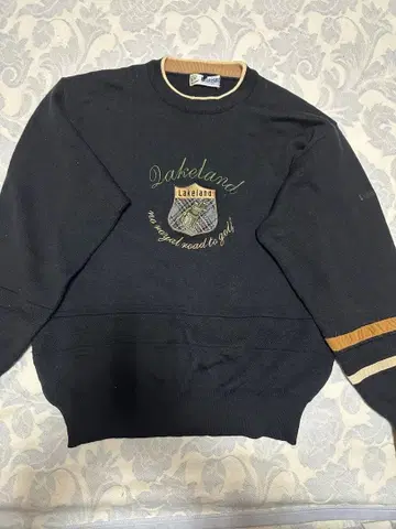 [ 클리닝 완료 ] Lakeland 블랙 자수 스웨터