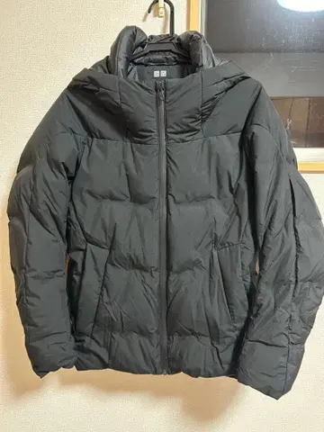 컨디션 최상 유니클로 여성용 심리스 다운 블랙 S 사이즈