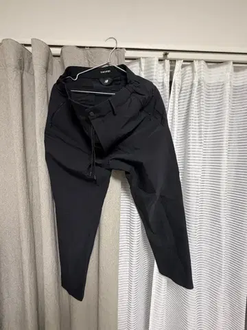 뉴발란스 슬림 테이퍼트 팬츠 블랙