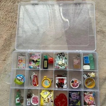 캡슐 토이 세트 19개입 수납 케이스 포함