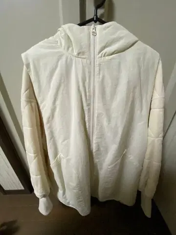 지나시스 아이보리 후드 부착 다운 자켓