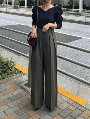 시뉴 Cygne 하트컷 상의 블랙