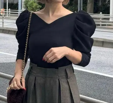 시뉴 Cygne 하트컷 상의 블랙