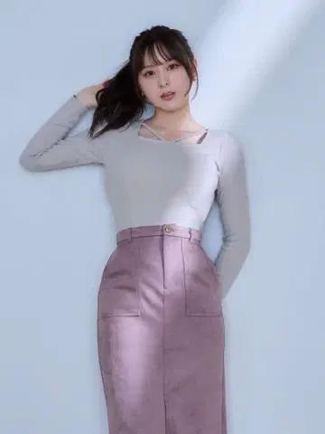 overE 오버이 스퀘어 넥스트랩 티셔츠 U65