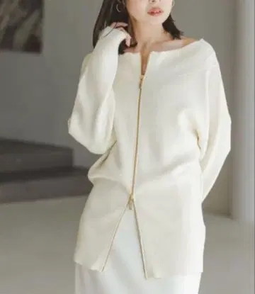 이번 시즌! noble 프론트 지퍼 보트넥 니트 화이트