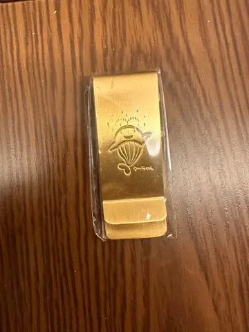 복권 한정판 굿즈 쿠짱의 골드 컬러 머니클립 레어