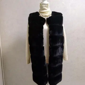 [ 새상품급 ] 인조 모피 BLACK 베스트 슬리브리스