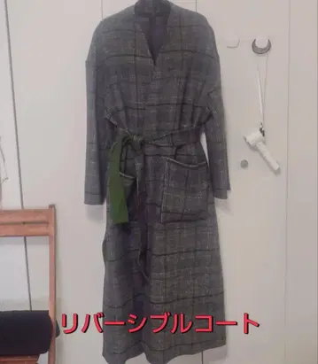 리버서블 코트 그레이와 그린 체크 무늬