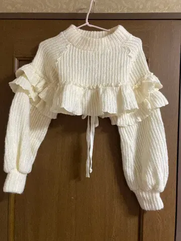 릴릴리 프릴 장식 화이트 니트