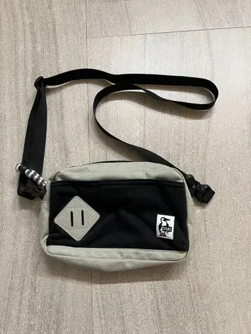 참스 숄더백 블랙과 그레이