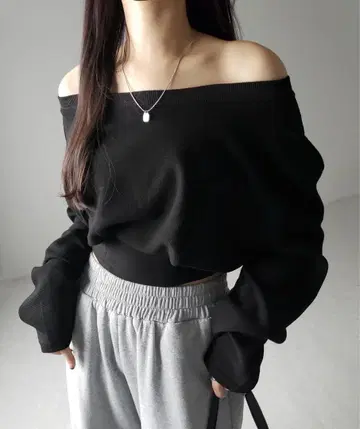 meem select 오프숄더 숏 맨투맨 라이크 상의 블랙