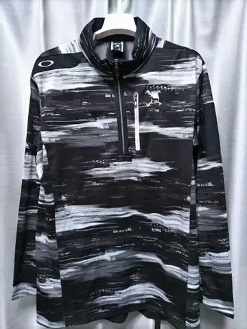 오클리 골프 하프 지퍼 티셔츠 올 패턴