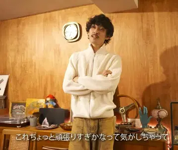 우에스기 슈헤이 착용 바토너 드라이버즈 니트