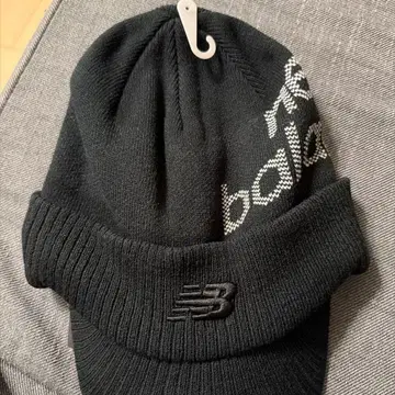 New Balance 블랙 캡 로고 자수