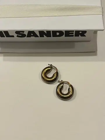 질 샌더 후프 귀걸이 골드
