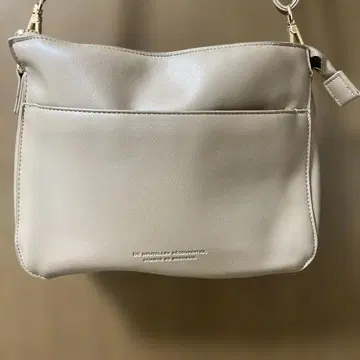 베이지 합성 피혁 숄더백