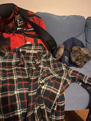 블랙과 빨간색 체크 무늬 플란넬 셔츠