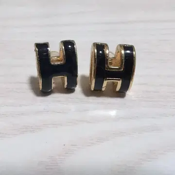H 스터드 귀걸이