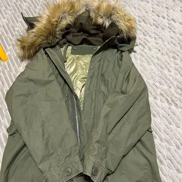 프릭스스토어 올리브 그린 모즈 코트 M 사이즈