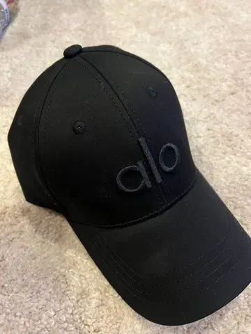 alo yoga 캡 블랙