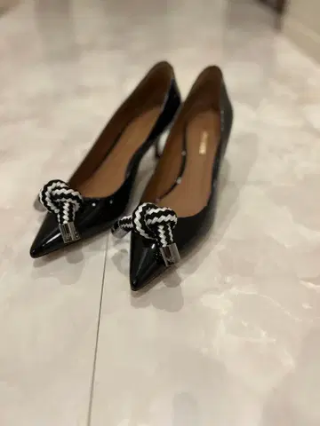 엠포리오 아르마니 펌프스 37 사이즈