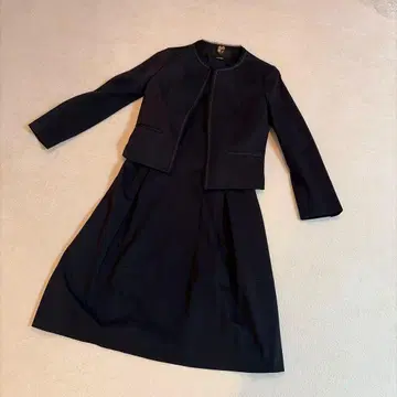 INED 다크 네이비 원피스 수트